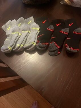 NWOT NikeLowCut Athletic Socks - Gray with Neon Yellow & Black with Red - 6 Pack